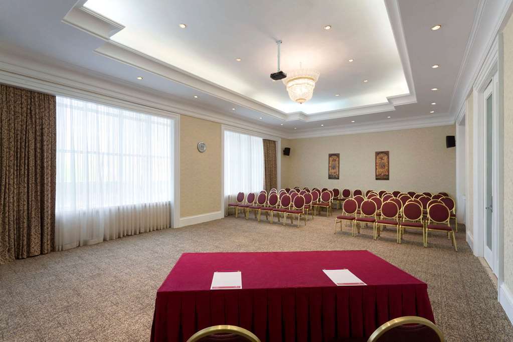Ramada Plaza Astana Hotel Instalações foto